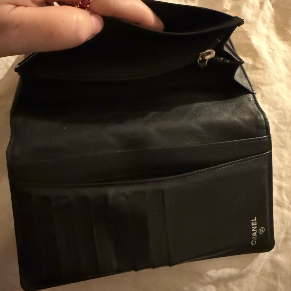 Chanel soft glossy patent leather wallet - Picture 10 of 12